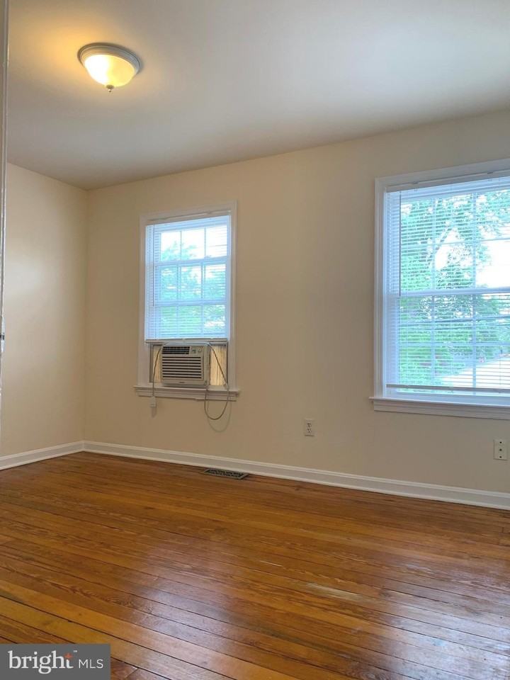 113 Hawke St - Photo 7 of 10