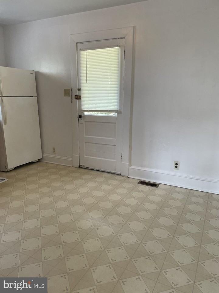 1417 Hanover St #A - Photo 4 of 10