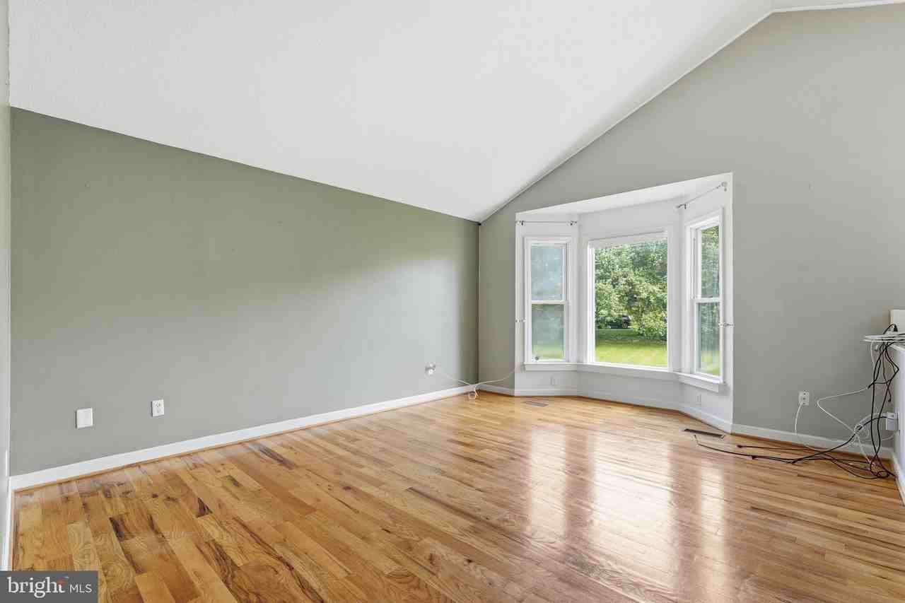 131 Stonedown Ln - Photo 5 of 25