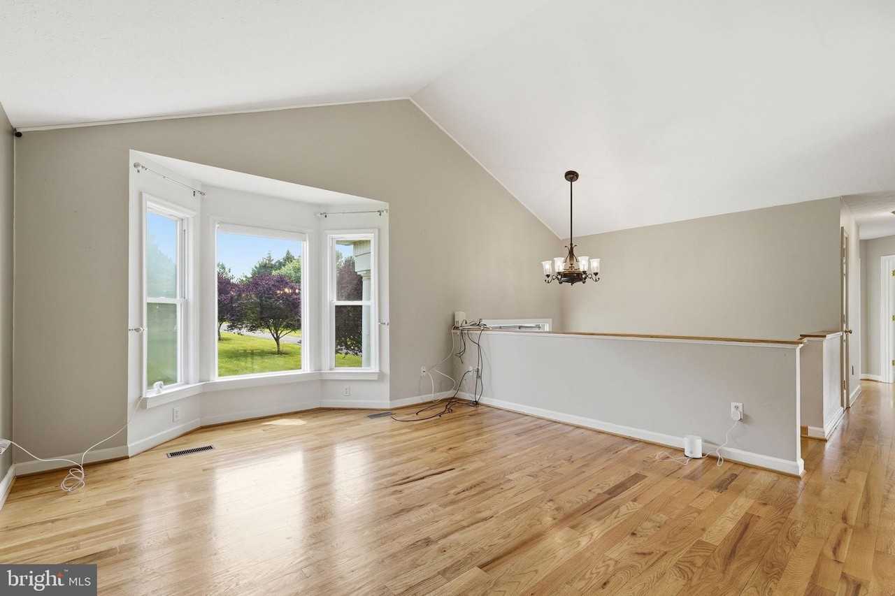 131 Stonedown Ln - Photo 6 of 25