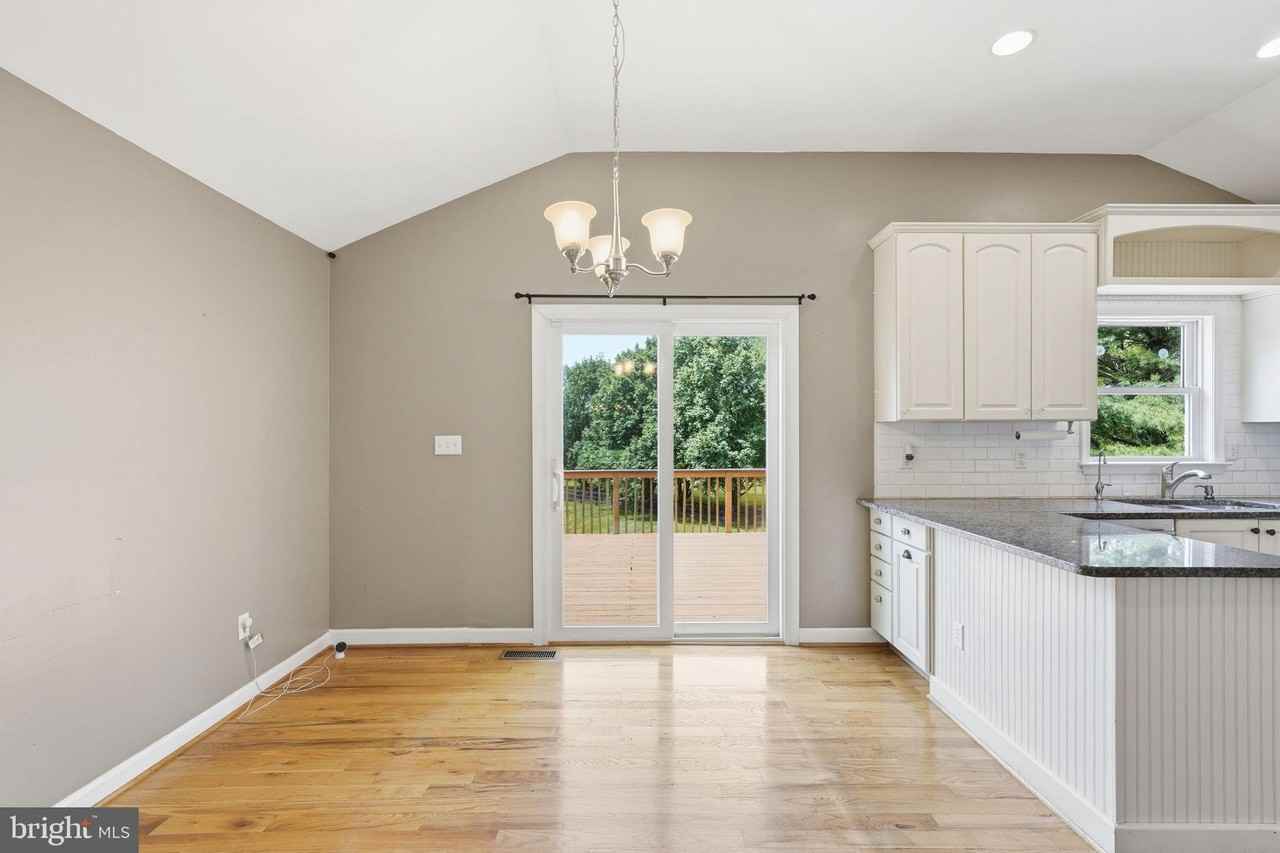 131 Stonedown Ln - Photo 7 of 25