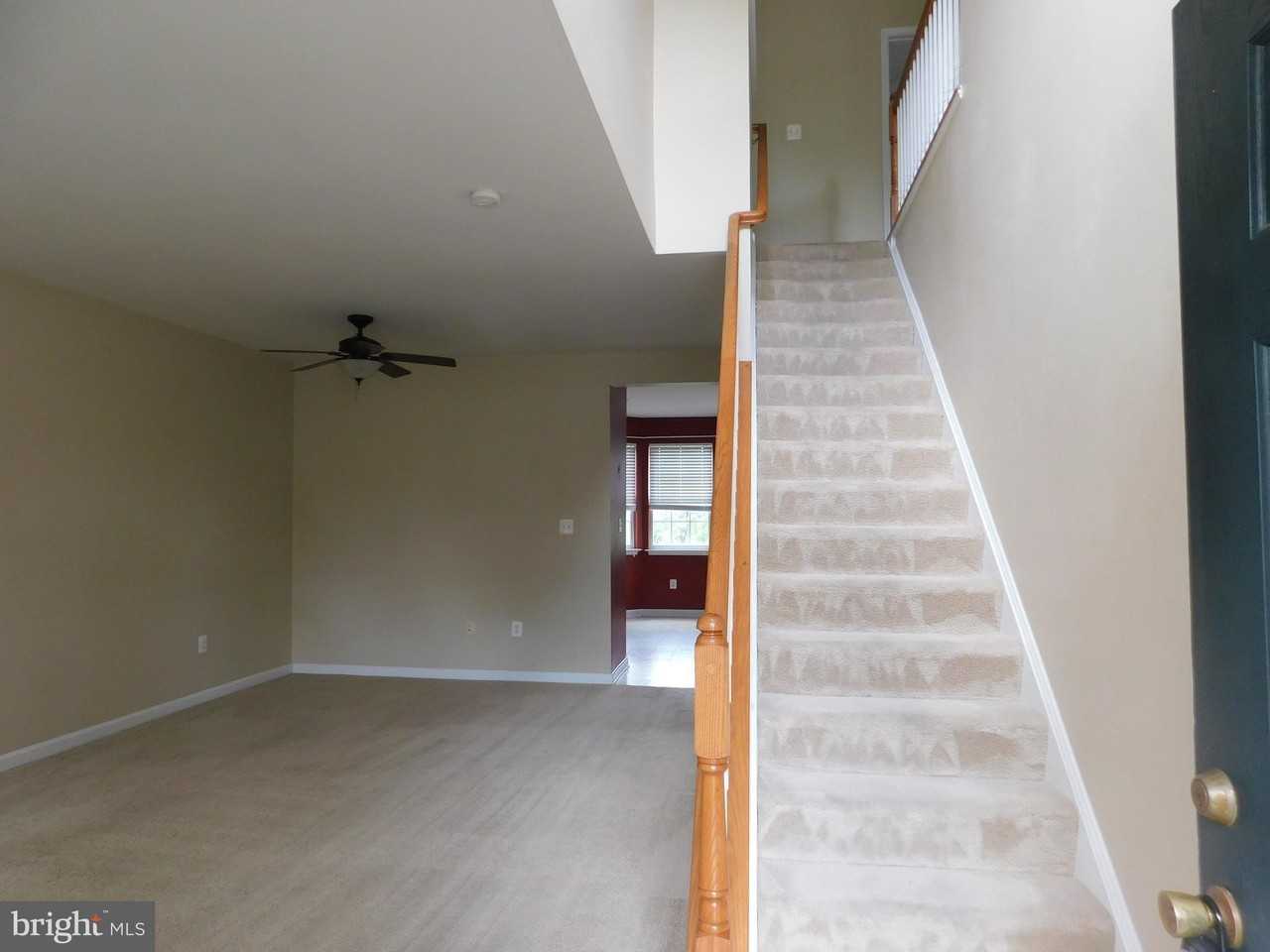 402 Kintyre Ln - Photo 3 of 20