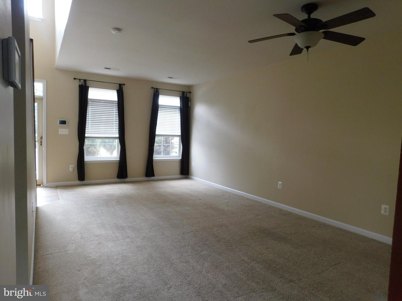 402 Kintyre Ln - Photo 4 of 20