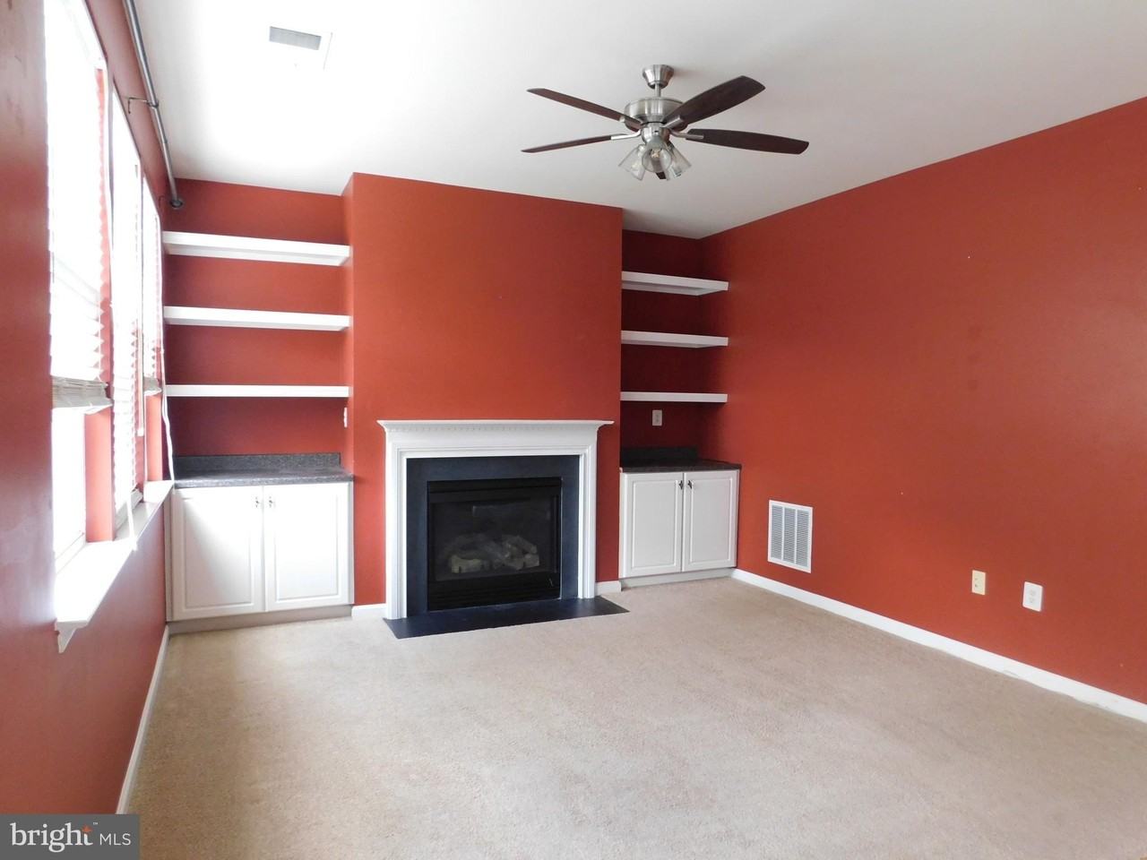 402 Kintyre Ln - Photo 5 of 20