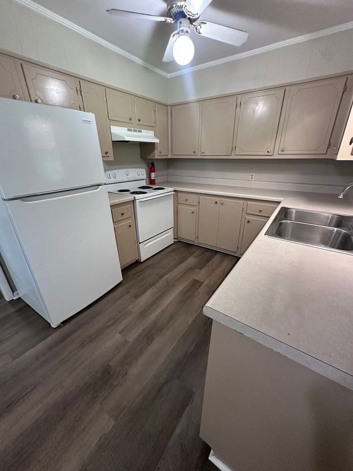 706 Fremont Pl - Photo 5 of 13