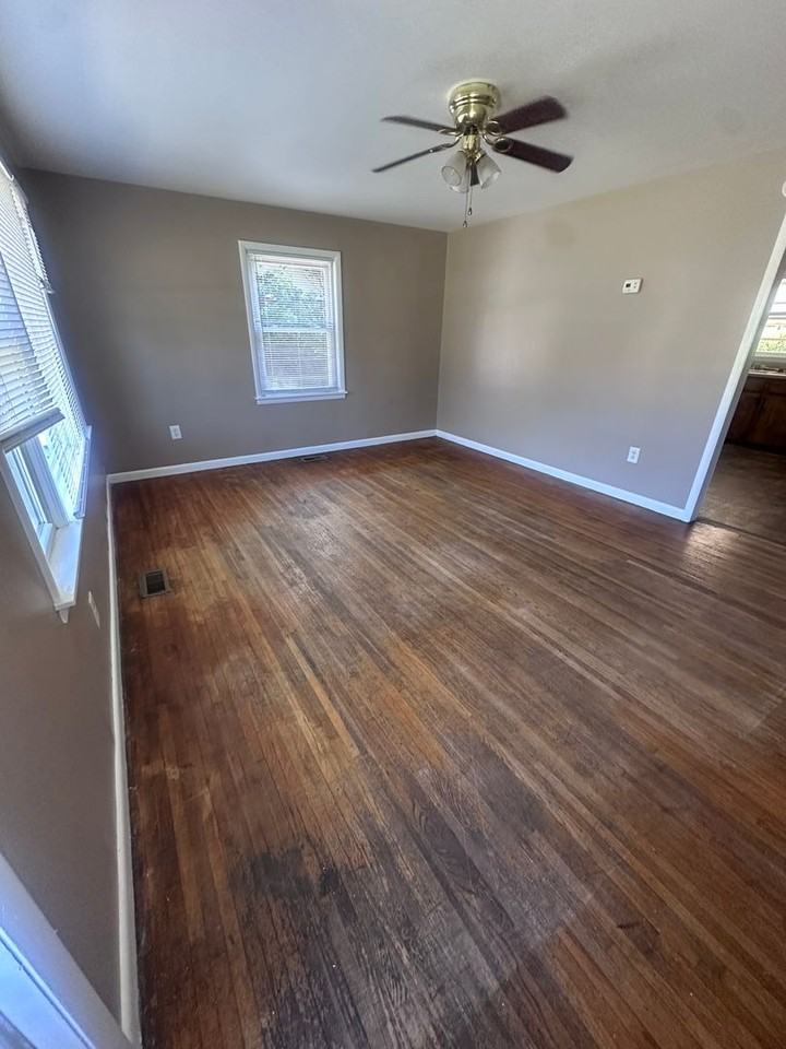 617 Vass Ln - Photo 2 of 12