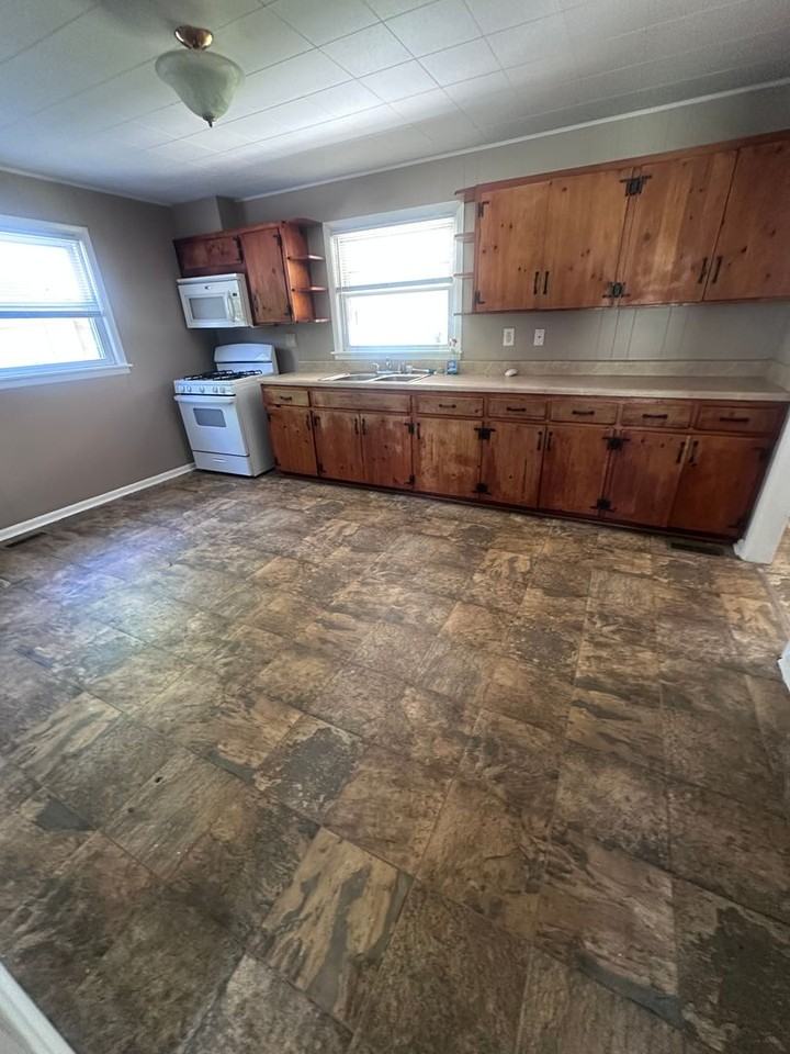 617 Vass Ln - Photo 3 of 12