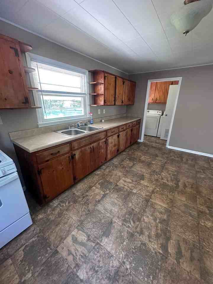 617 Vass Ln - Photo 4 of 12