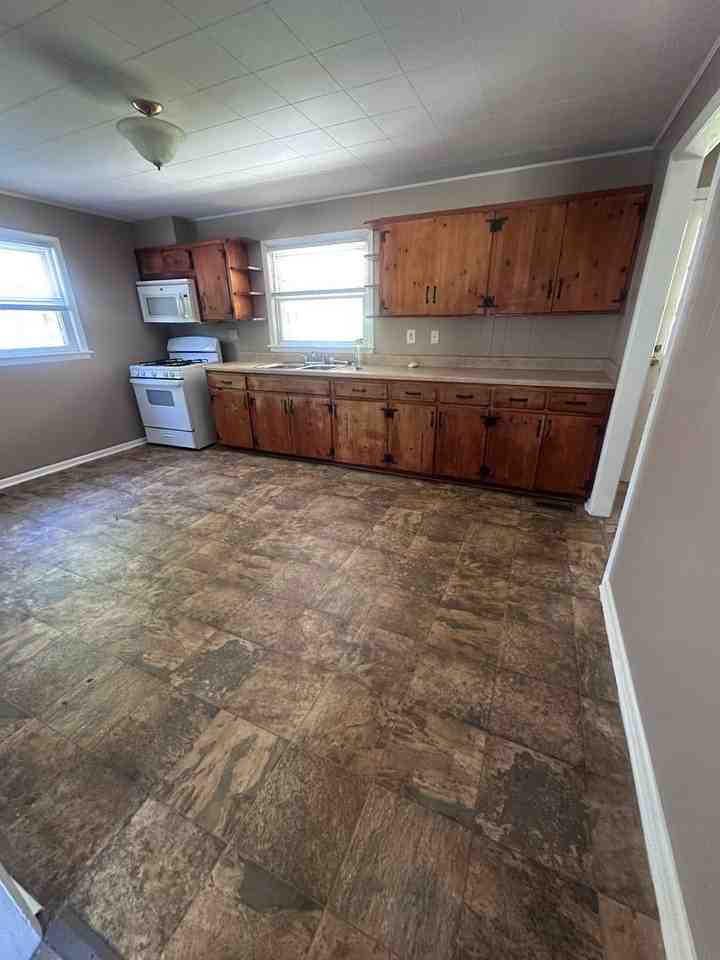 617 Vass Ln - Photo 5 of 12