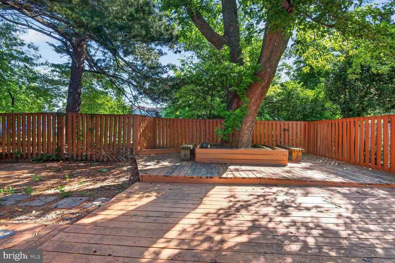 11306 Geddys Ct - Photo 4 of 32