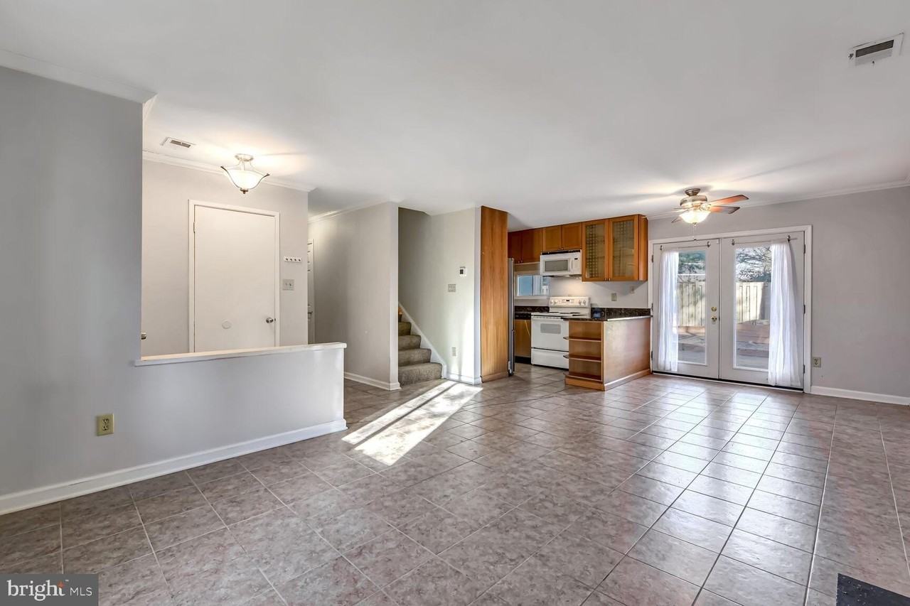 11306 Geddys Ct - Photo 6 of 32