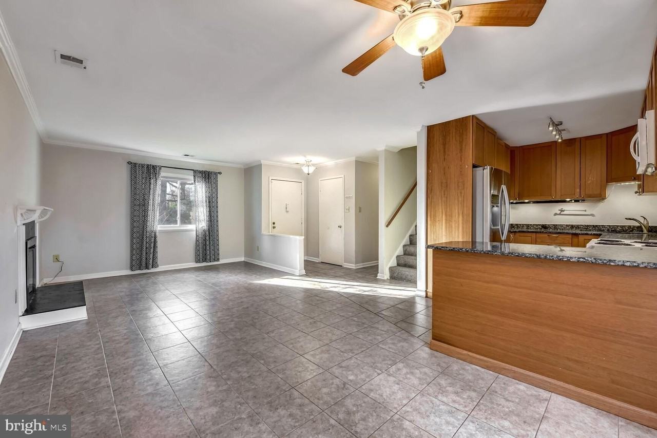 11306 Geddys Ct - Photo 7 of 32