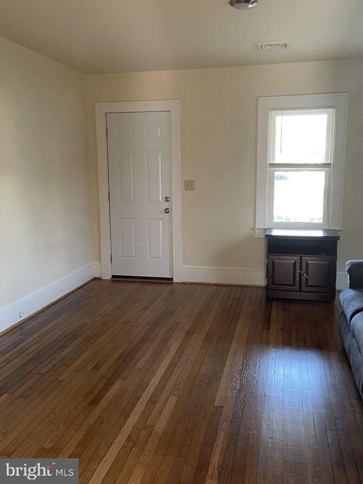 6013 Rosedale Dr - Photo 3 of 12