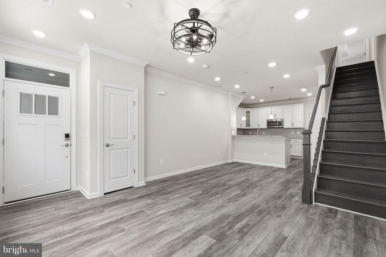 45208 Lettermore Sq - Photo 3 of 25