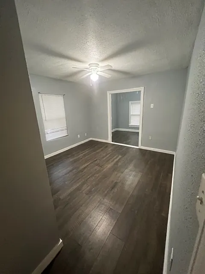 315 E Pipkin St - Photo 4 of 11