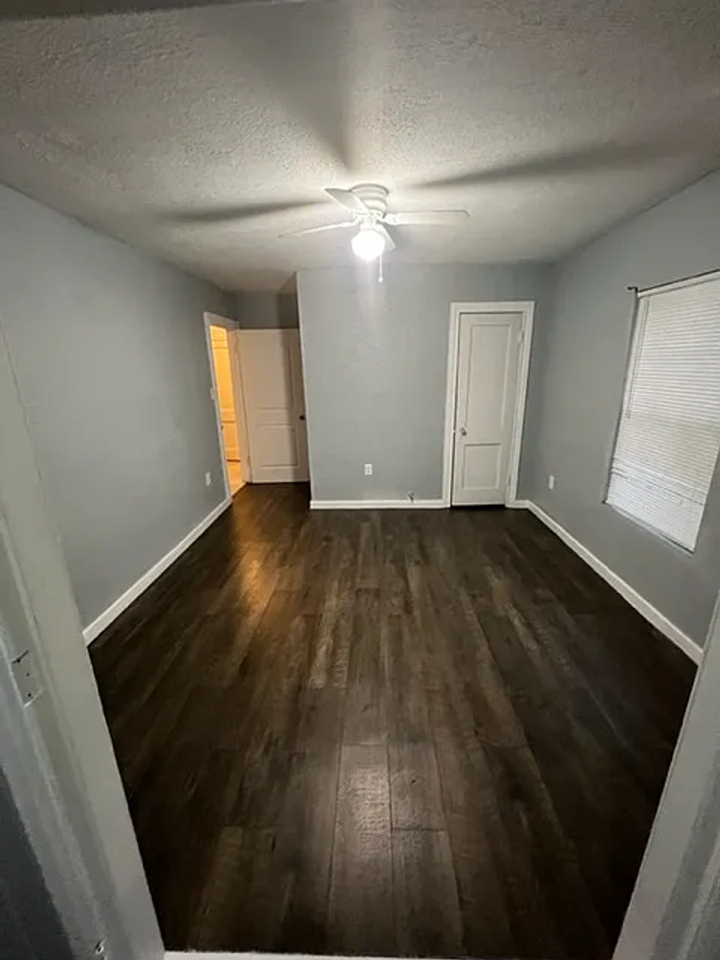 315 E Pipkin St - Photo 5 of 11