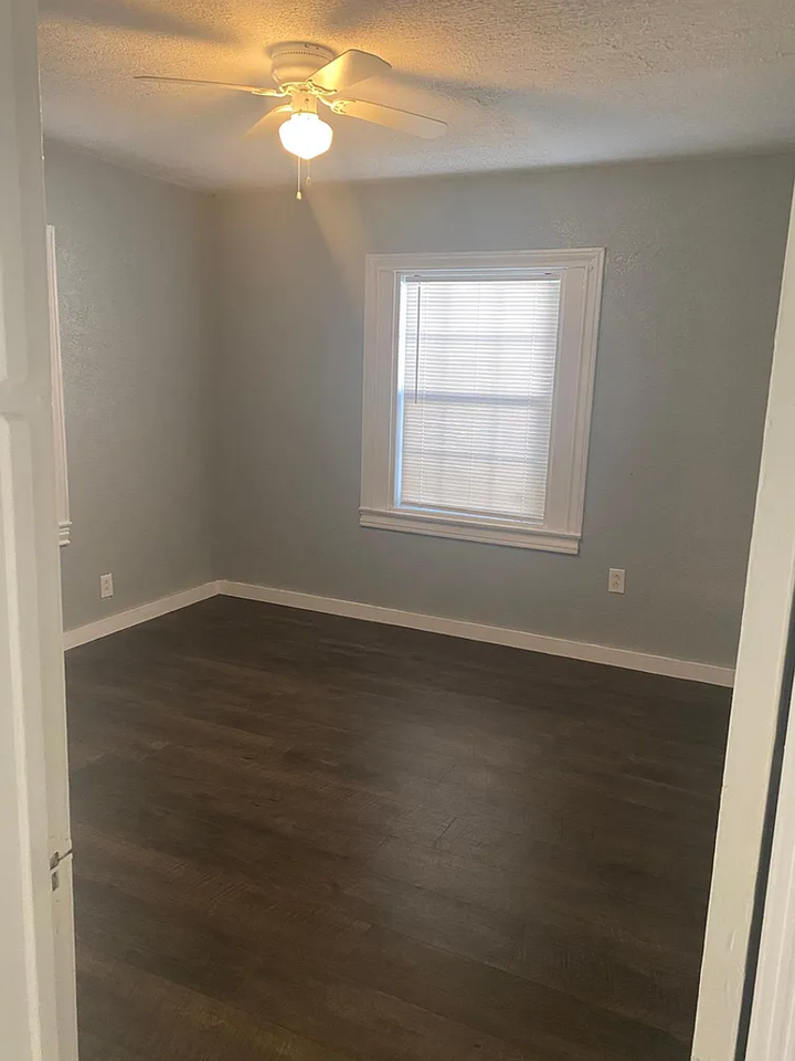 315 E Pipkin St - Photo 6 of 11