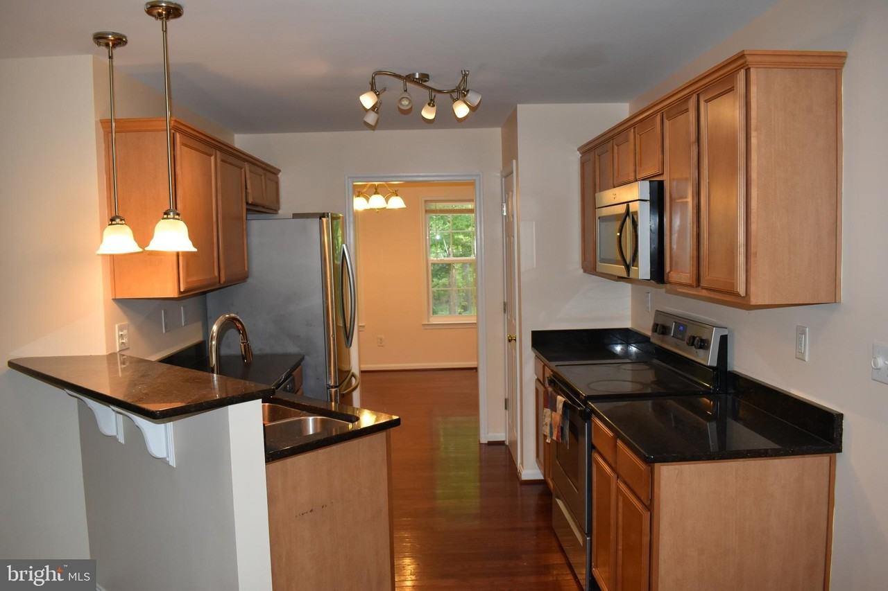 4623 Lakeview Pkwy - Photo 4 of 8