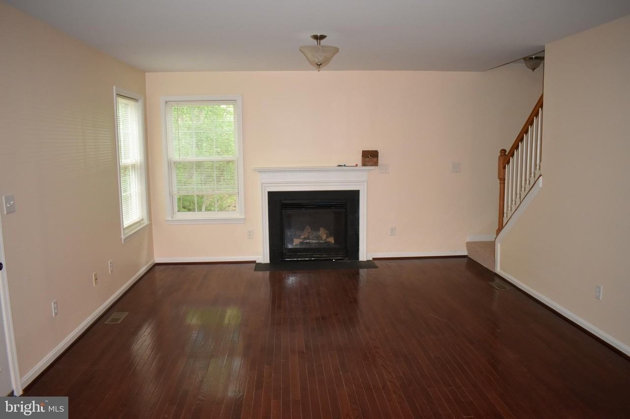 4623 Lakeview Pkwy - Photo 5 of 8