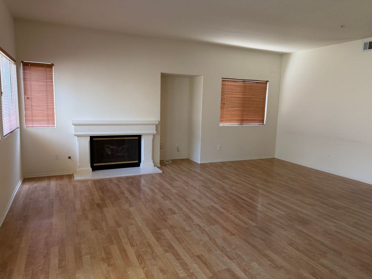 10471 Mammoth St - Photo 4 of 5