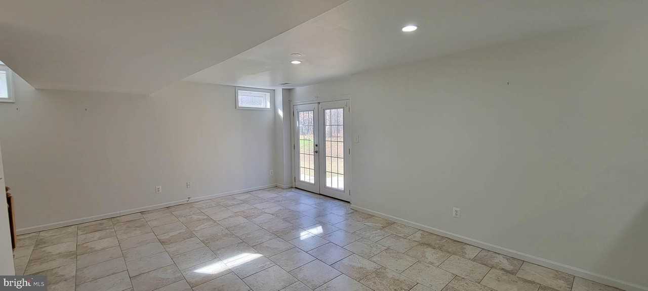 17680 Avenel Ln - Photo 4 of 29