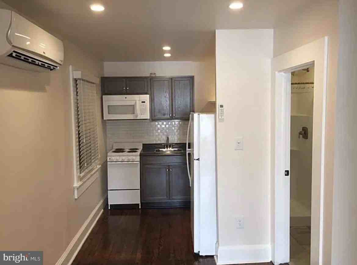 4 W Cork St #1 - Photo 3 of 6