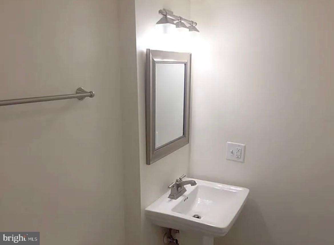 4 W Cork St #1 - Photo 5 of 6