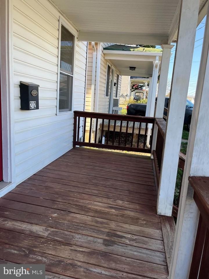 212 S George St - Photo 2 of 10