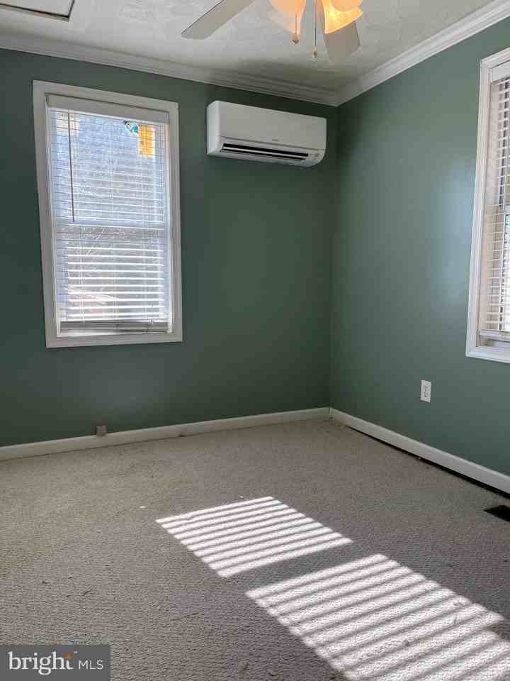 212 S George St - Photo 7 of 10