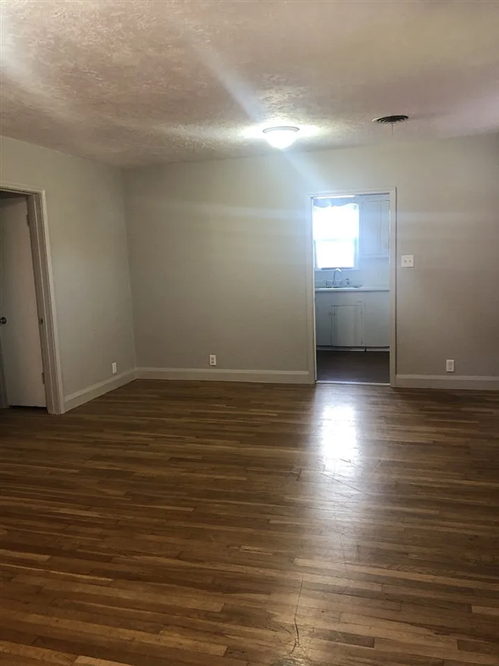 1417 Church St - Photo 4 of 8