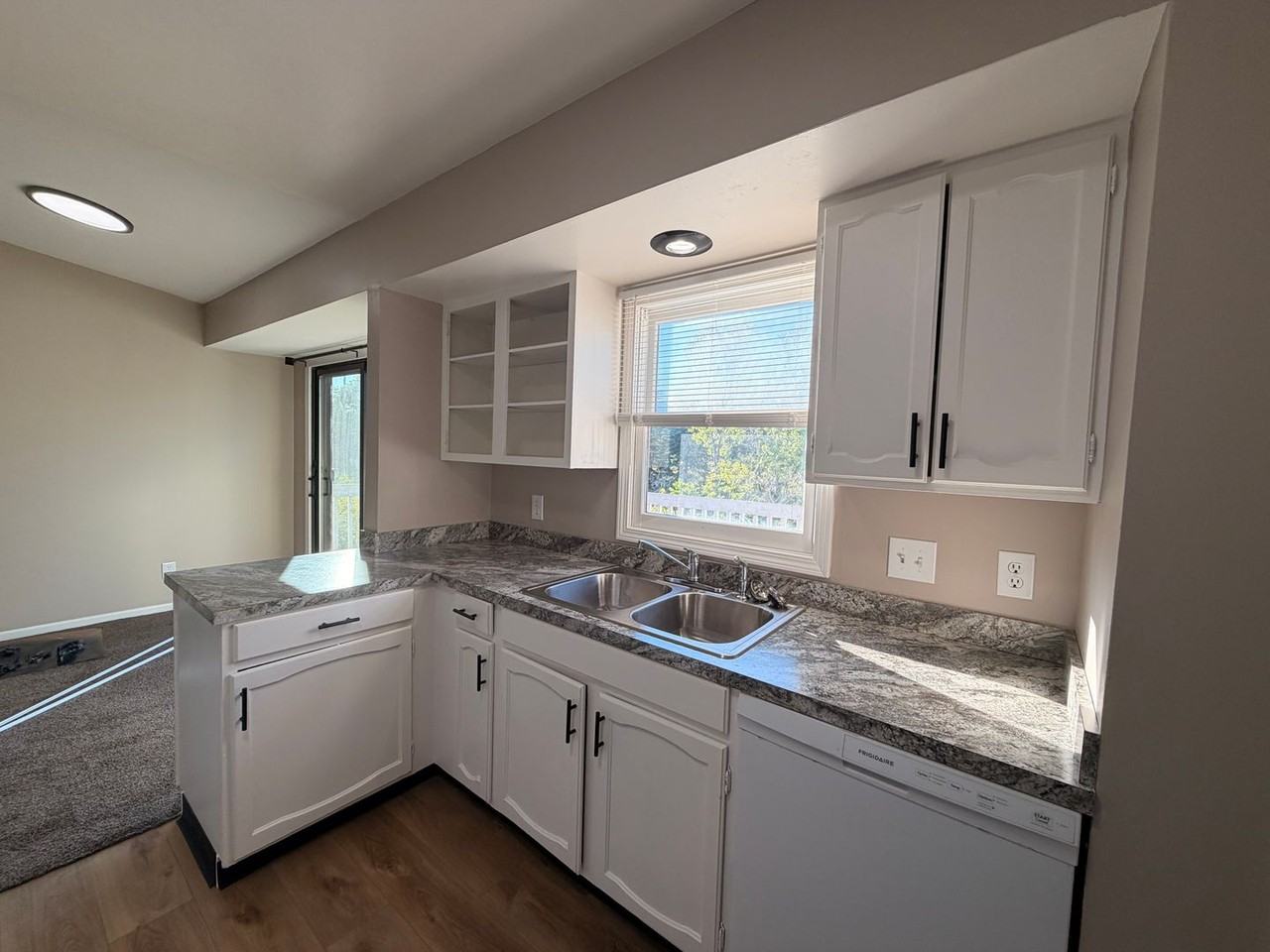 6672 Pleasantview St Ne - Photo 4 of 26