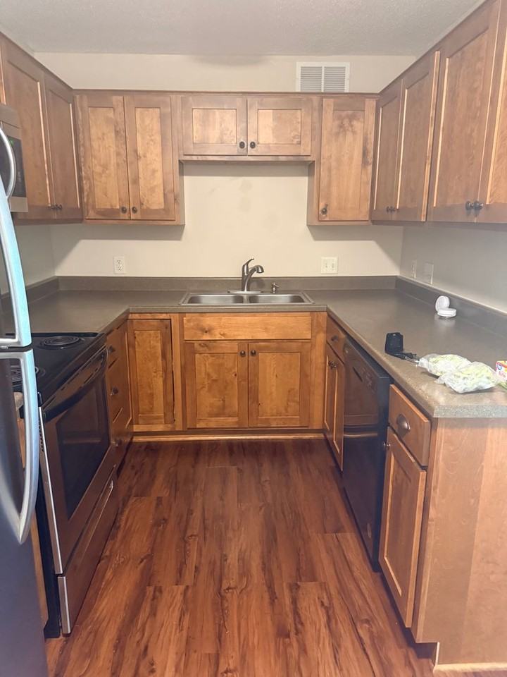 2807 Pembroke Ln - Photo 2 of 9