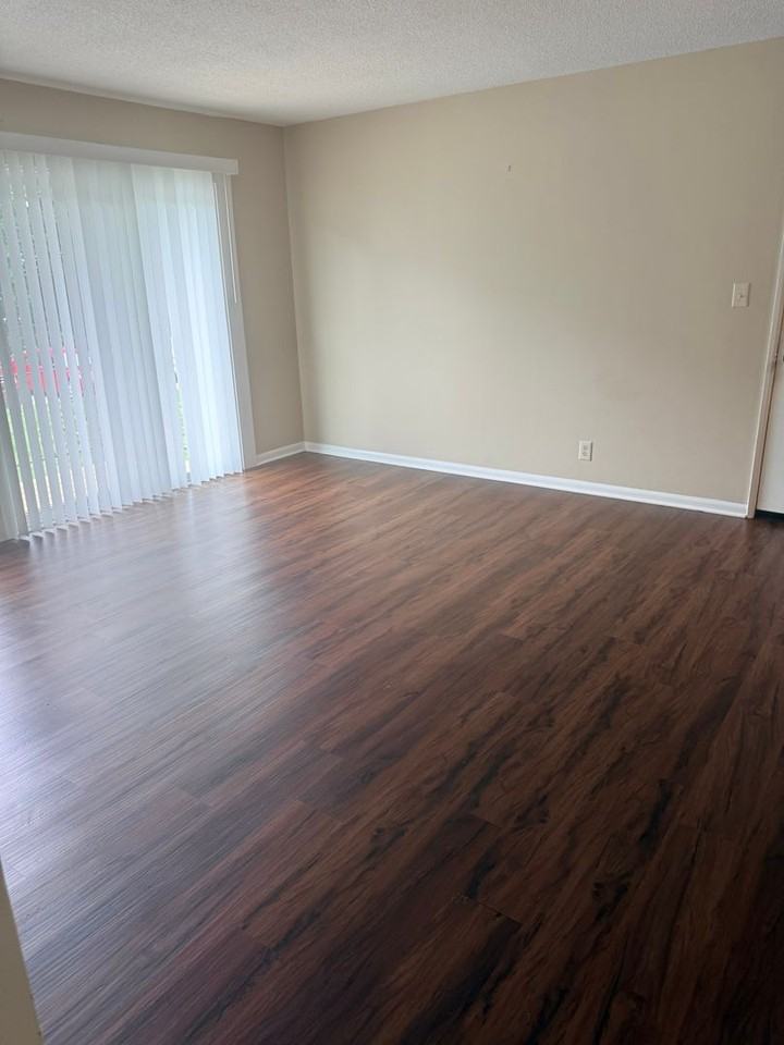 2807 Pembroke Ln - Photo 4 of 9