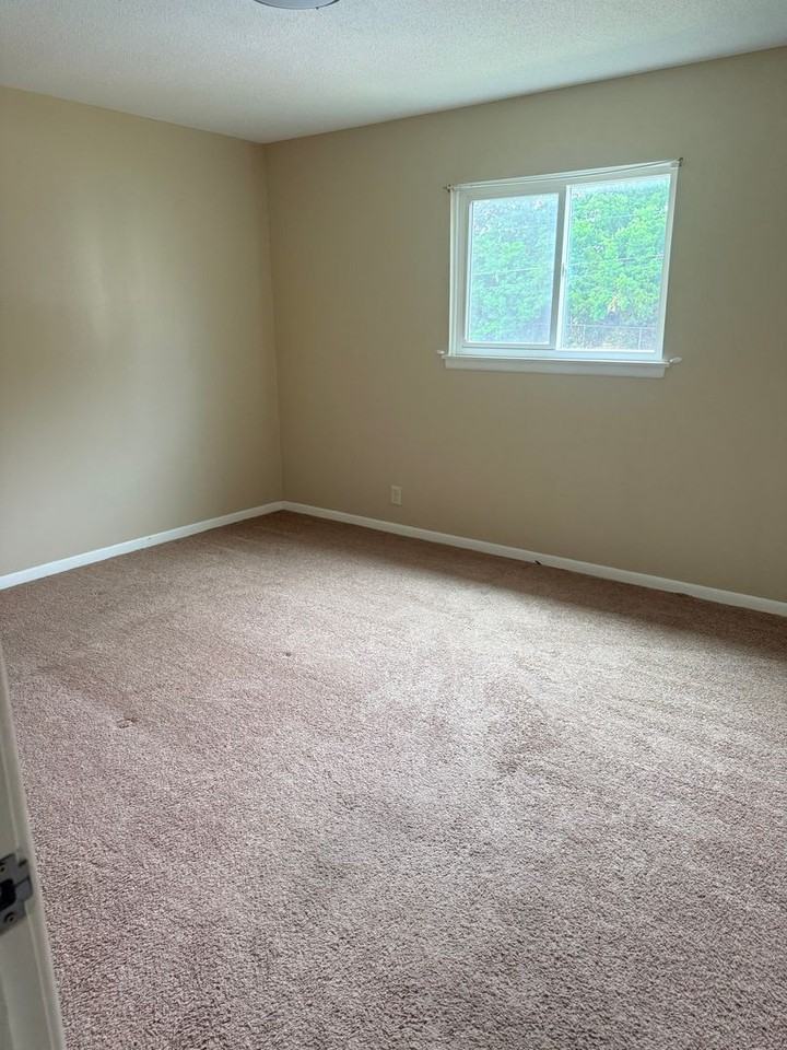 2807 Pembroke Ln - Photo 7 of 9