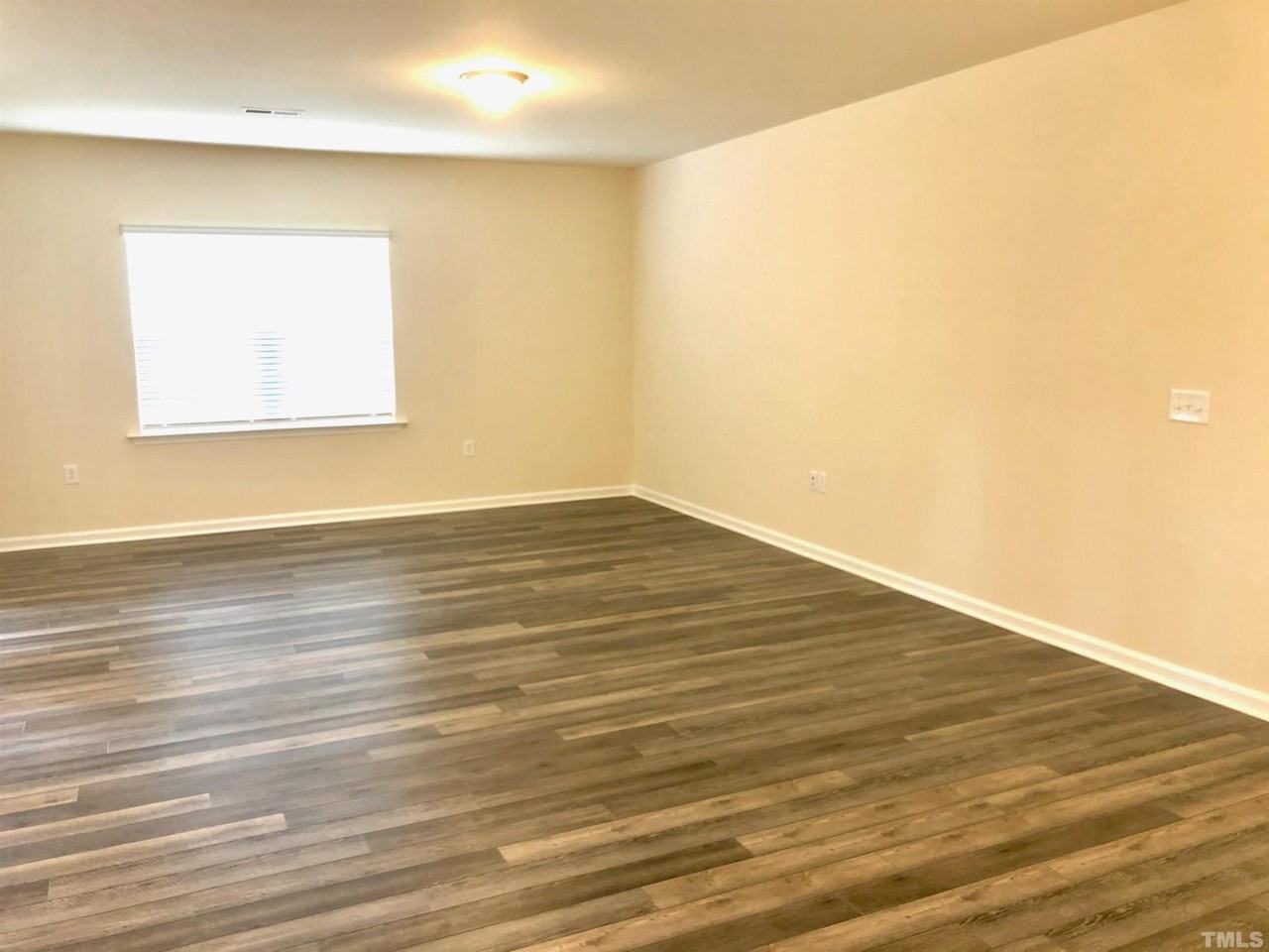 2080 Hosel Ln - Photo 2 of 14