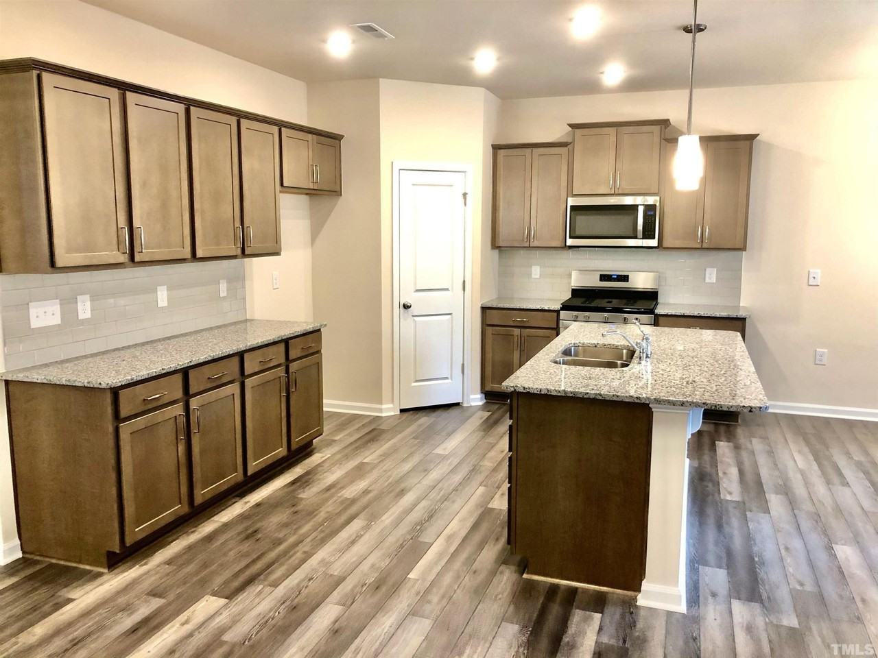 2080 Hosel Ln - Photo 3 of 14