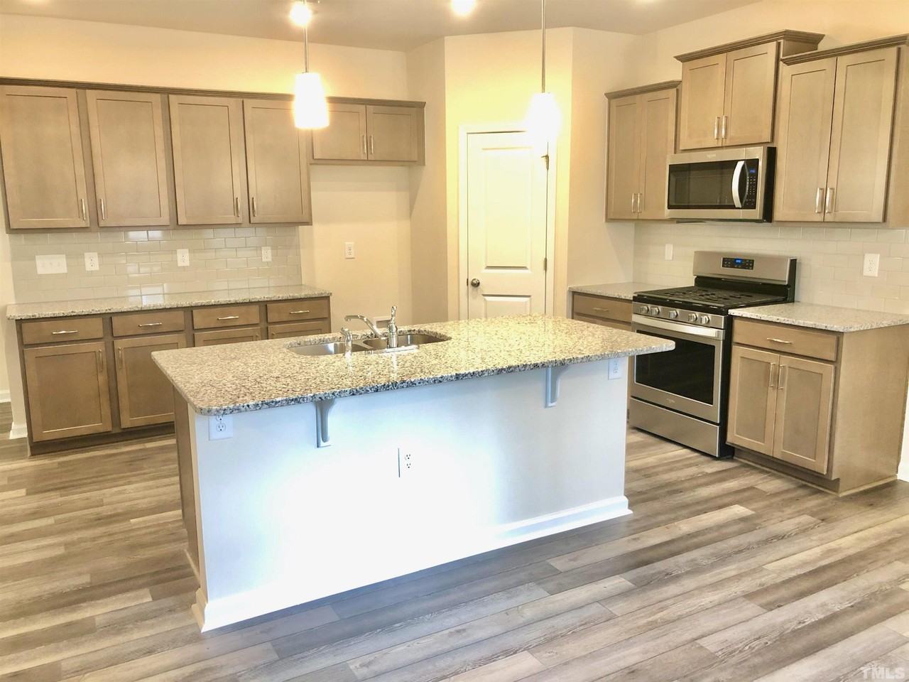 2080 Hosel Ln - Photo 4 of 14