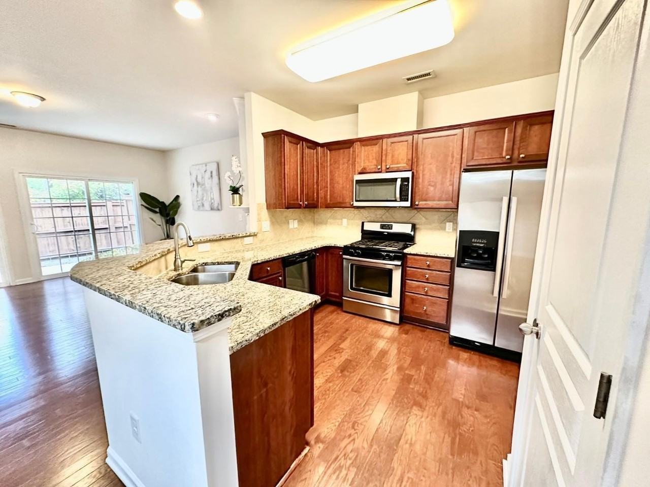 1143 Kingston Grove Dr - Photo 3 of 22