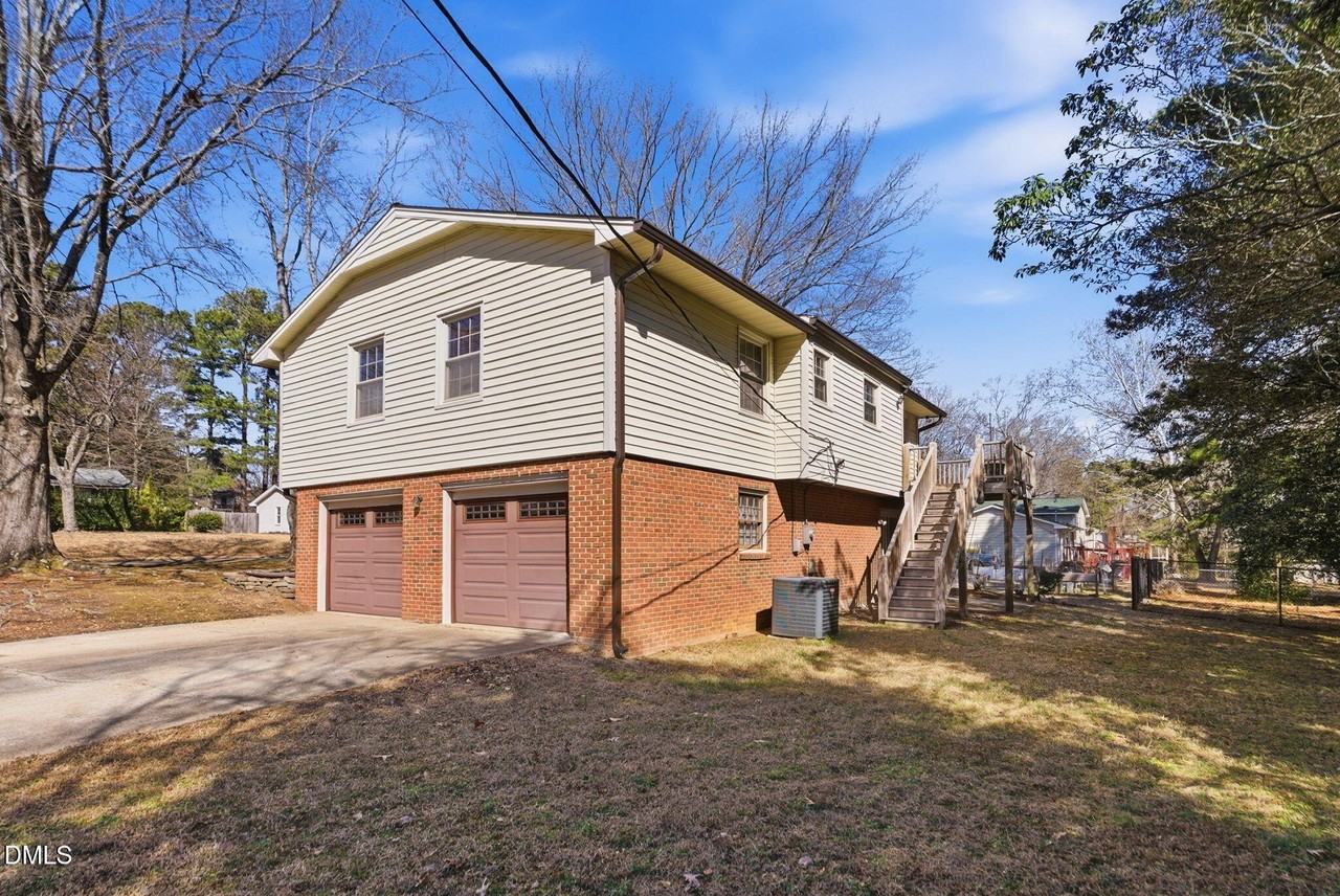 1200 Boxwood Ln - Photo 2 of 25