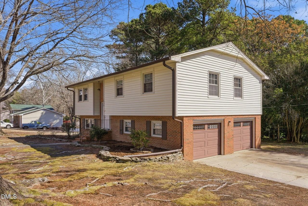 1200 Boxwood Ln - Photo 3 of 25