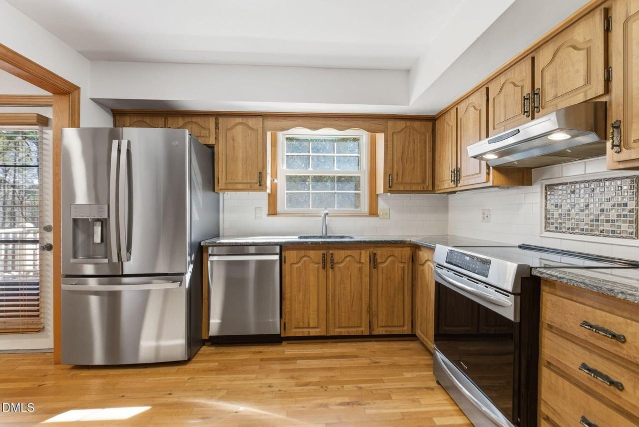 1200 Boxwood Ln - Photo 4 of 25