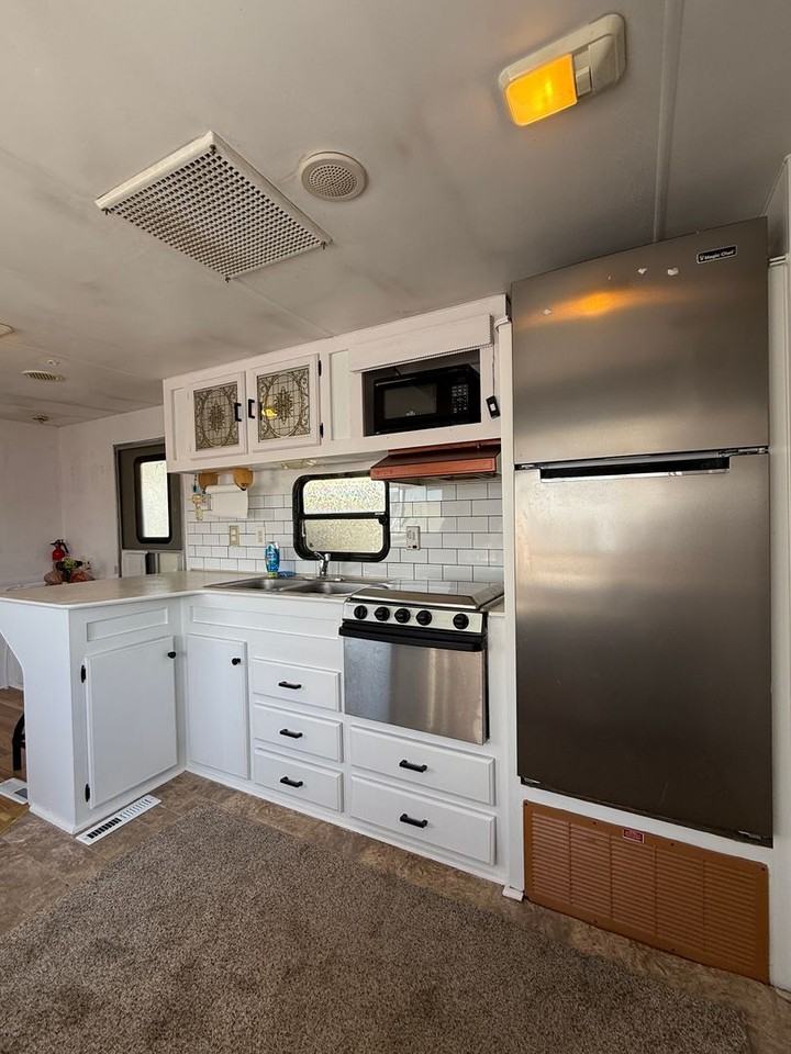 111 Marine Cir - Photo 5 of 15