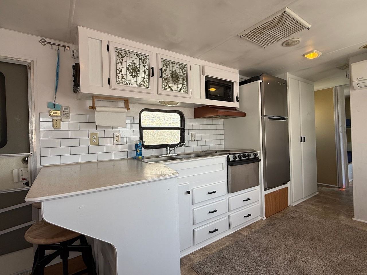 111 Marine Cir - Photo 6 of 15