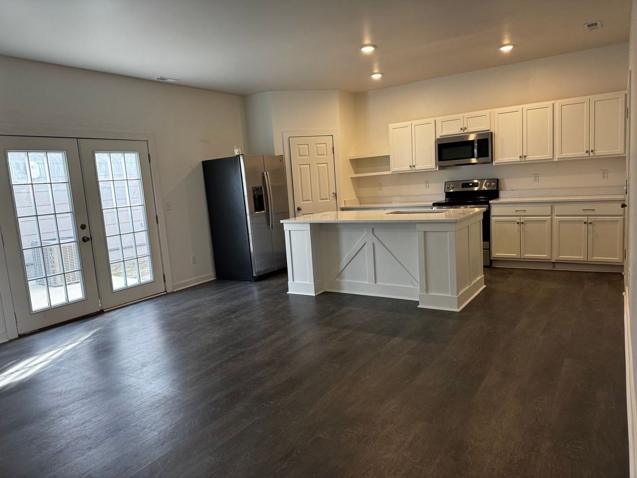 225 W 3rd St
