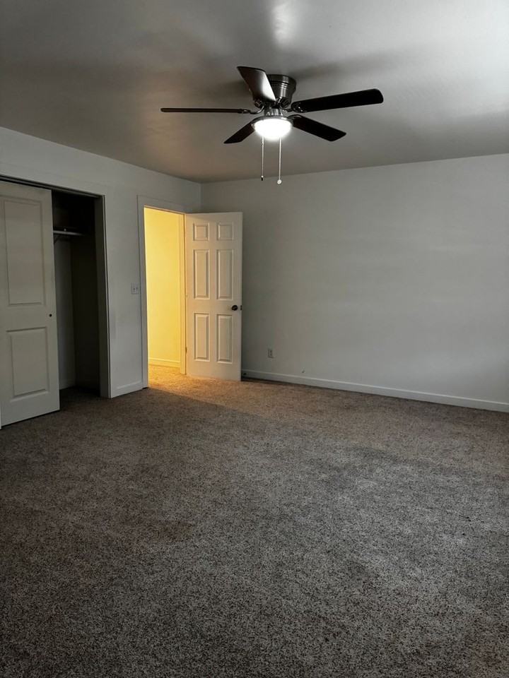 225 W 3rd St - Photo 7 of 12
