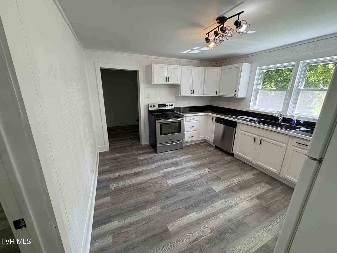 324 Old Beidleman Rd - Photo 2 of 11