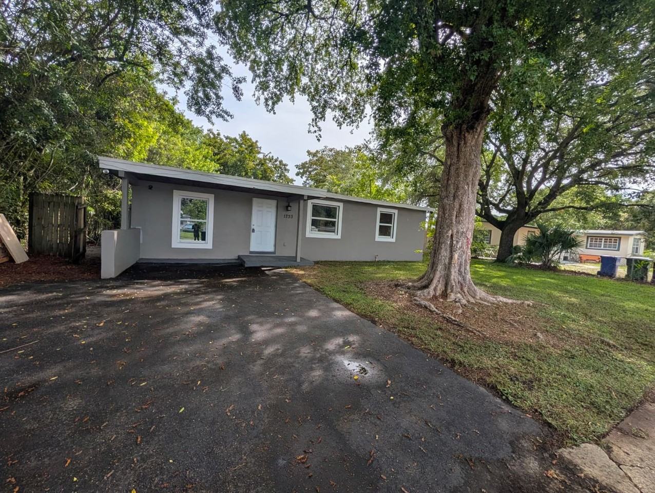 1733 Nw 18th St - Photo 2 of 19