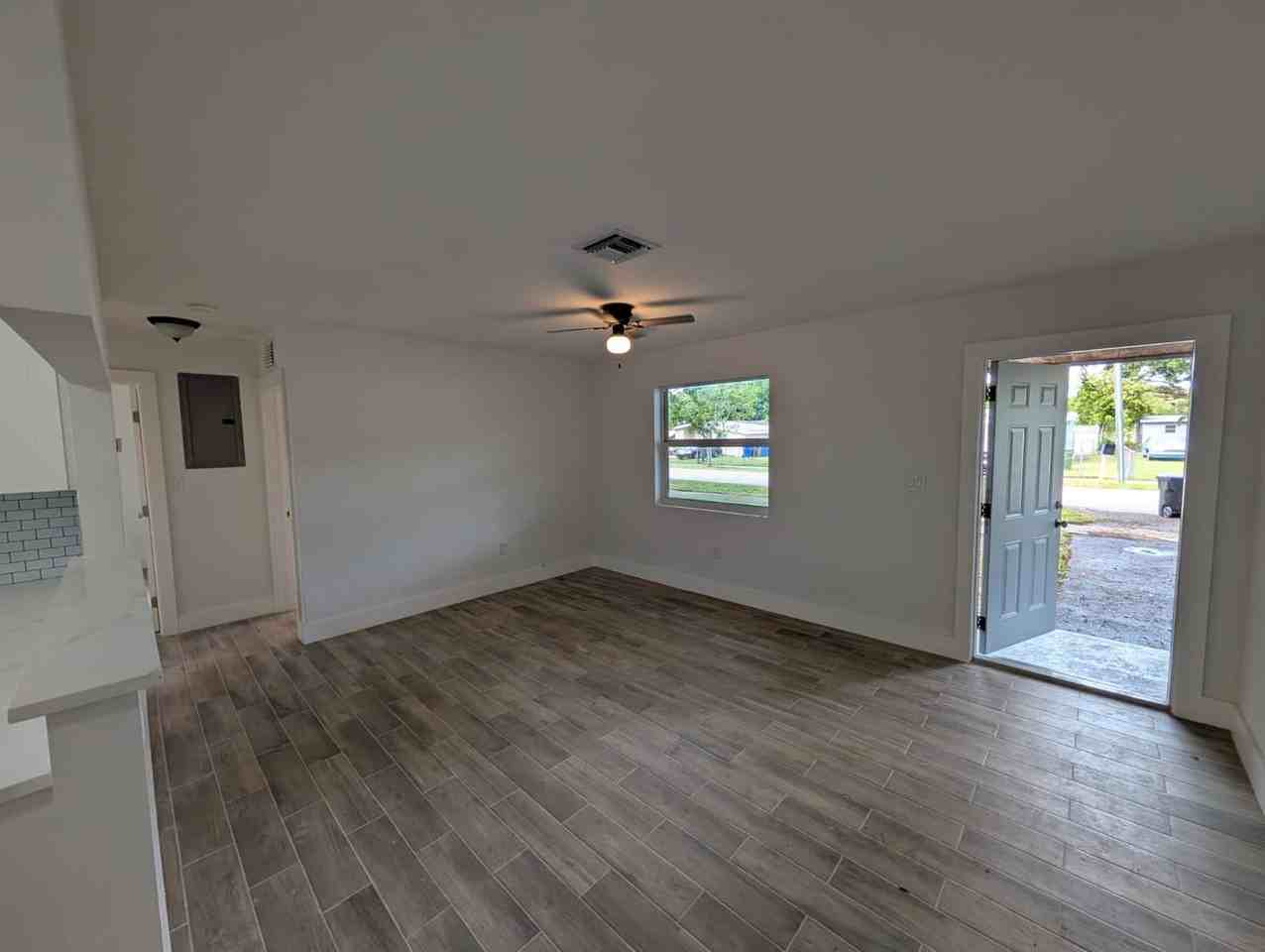 1733 Nw 18th St - Photo 3 of 19