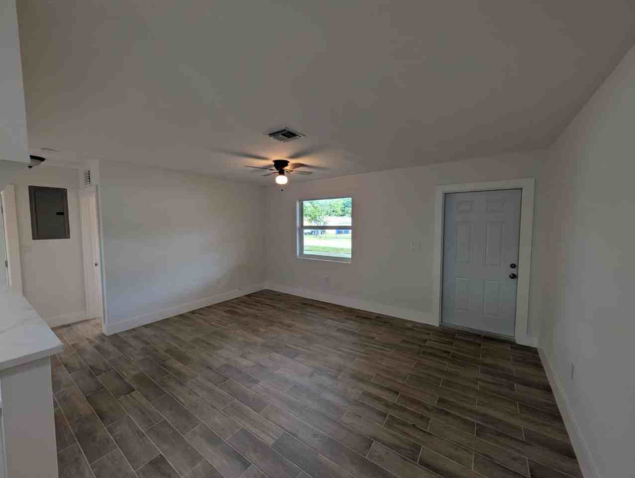 1733 Nw 18th St - Photo 4 of 19