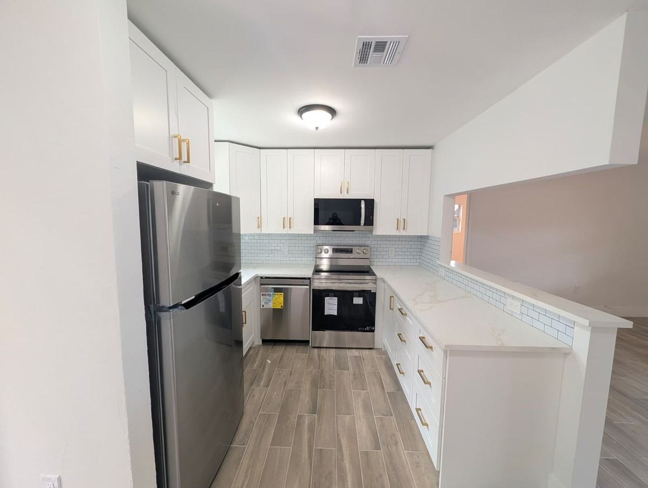 1733 Nw 18th St - Photo 6 of 19